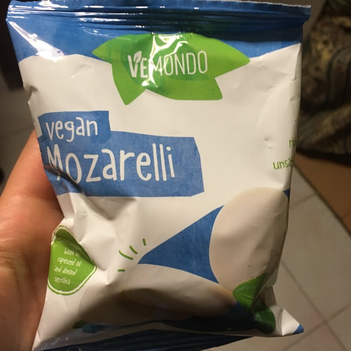 photo of Vemondo Vegan Mozarelli shared by @theunicornishere on  19 Jan 2022 - review