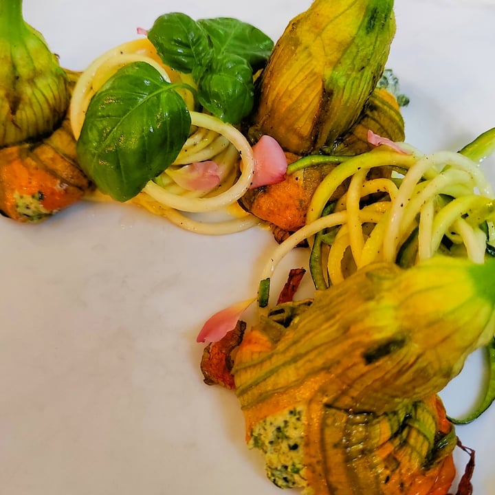 photo of Ristorante La Casina di Alice Fiori di zucca ripieni di nicotta con spaghetti di zucchine shared by @thekindseed on  10 Aug 2021 - review