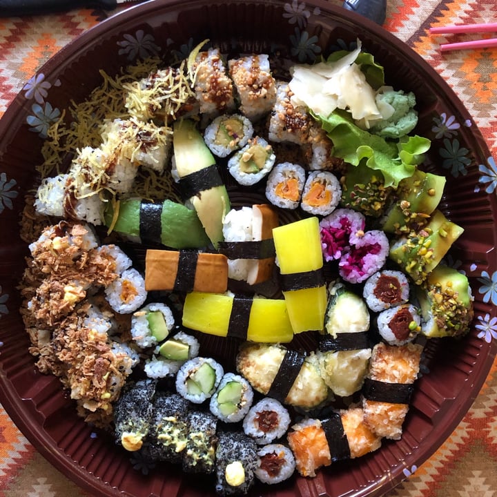 photo of Asia Fusion Sushi Barca mix per 1 persona Vegan shared by @veganleaf on  23 Mar 2022 - review