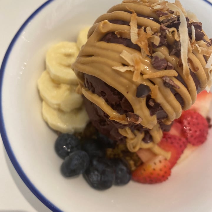 review photo of East Coast Commune Açai Bowl shared by @raphievegan on 24 Mar 2021 - review