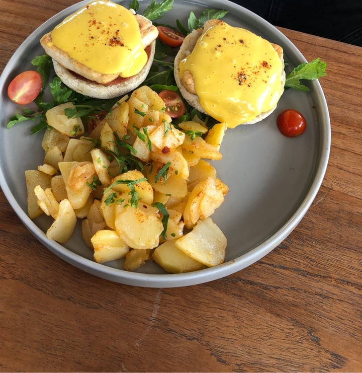 photo of I Am Vegan Babe Cafe Eggs Benedict shared by @baliveganclub on  03 Jul 2020 - review