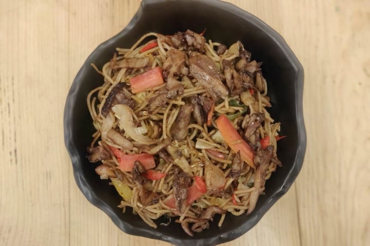 photo of Ubuntu Community - The Vegan Cafe Hakka Noodles With Mock Meat shared by @ayanavadatta on  18 Feb 2020 - review