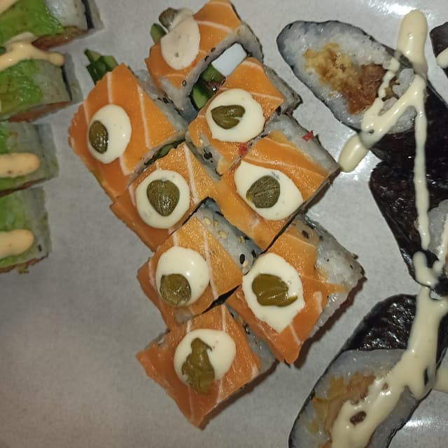 Foto del piatto “zalmon sashimi”