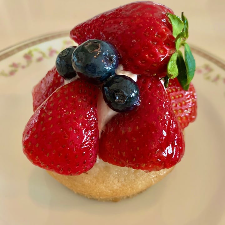 review photo of Tsuchi cafe Merry Merry Strawberry shared by @teelaj on 14 Jun 2021 - review
