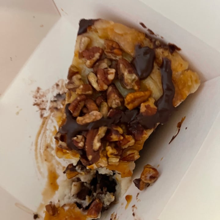 photo of Petunia's Pies & Pastries Turtle Cheesecake shared by @vjoshi on  10 Jul 2021 - review