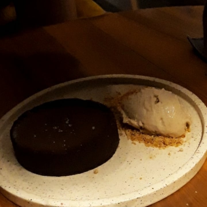 photo of Sacro Tortita de chocolate con helado de maní shared by @ffilippelli on  03 Mar 2021 - review