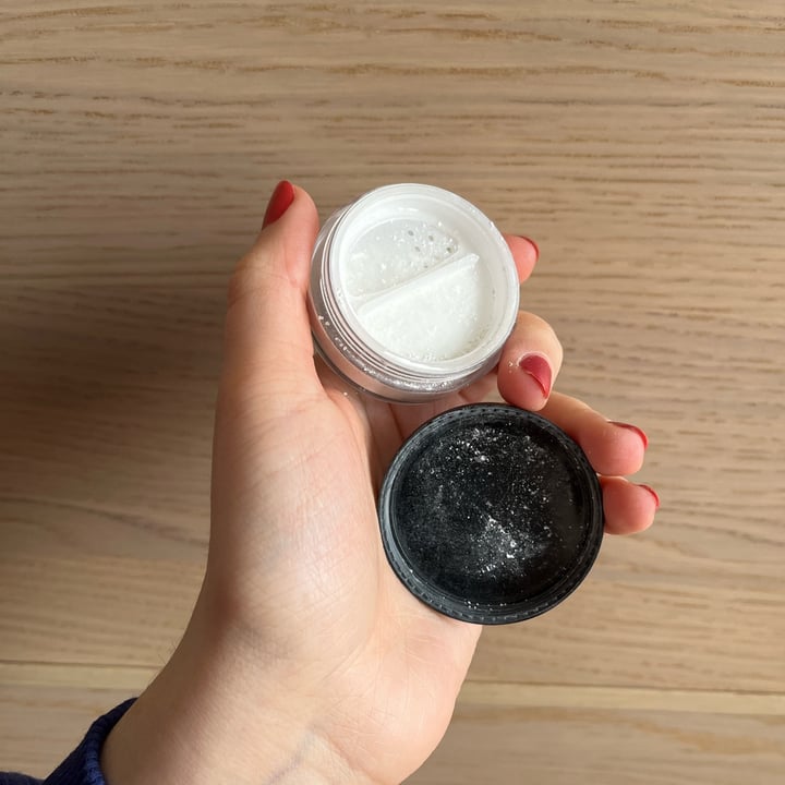 review photo of Neve Cosmetics Translucent Mineral Powder MATTE shared by @agnelliarianna on 19 Apr 2022 - review