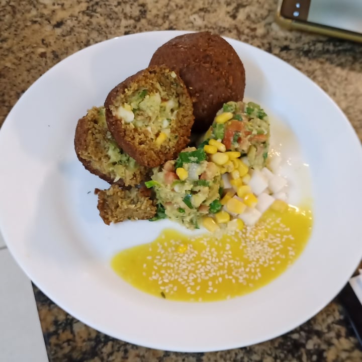 photo of Jeffys Cozinha Afetiva Esfiharia Kibe Vegano com Salada De Legumes shared by @samuelbmonteiro on  06 May 2022 - review