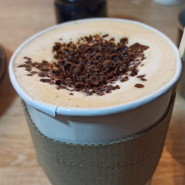 photo of Mönt take away Cappuccino con leche de almendra shared by @yazalmonacid on  06 Feb 2022 - review