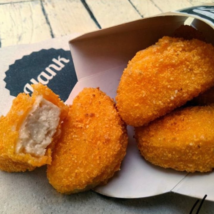 photo of Hank Burger Les nuggets shared by @sydneypetrie29 on  11 Oct 2020 - review