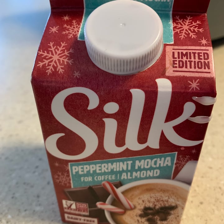 photo of Silk Dark Chocolate Peppermint Almond Creamer shared by @ppel on  27 Jan 2022 - review