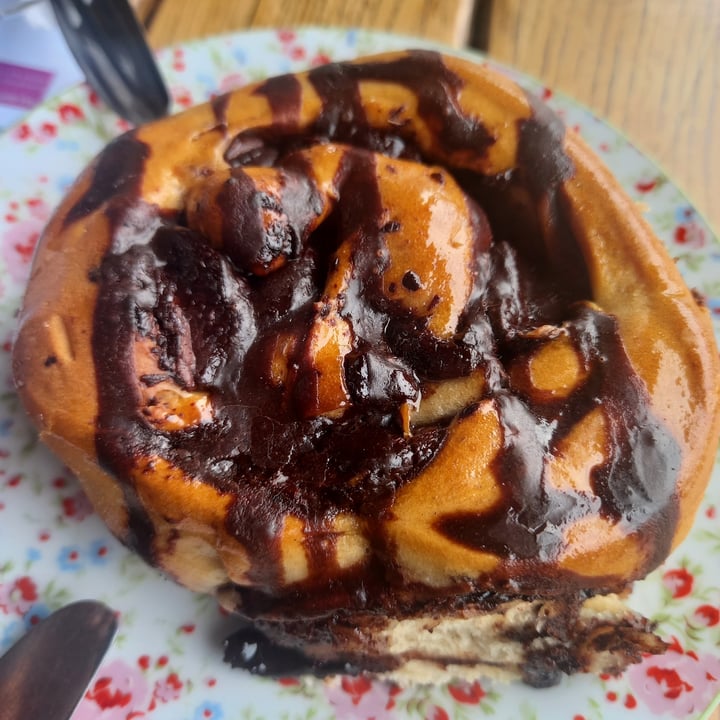 photo of Fresh Earth Food Store Chocolate sour dough Chelsea bun shared by @chloewho on  07 Oct 2021 - review