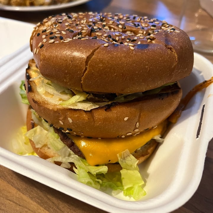 photo of V-Face big mac shared by @ericat on  12 Jun 2022 - review