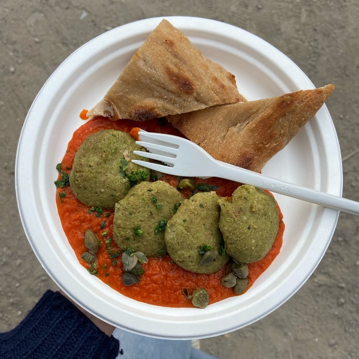 photo of Serre dei Giardini Margherita Polpette Di Ceci, Cavolfiore E Noci Su Salsa Di Pomodoro E Crostone Di Pane shared by @simonaalbanese on  01 Nov 2022 - review