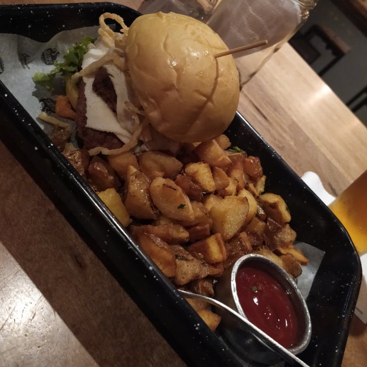 photo of Club de la Birra Caballito Not Club Vegan Burger shared by @heycharliebrown on  03 Jan 2021 - review