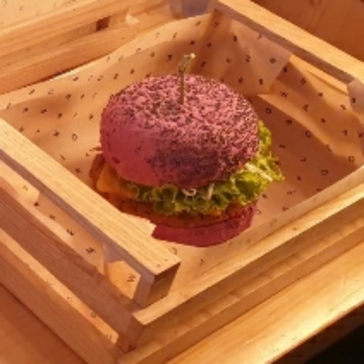 photo of Flower Burger Cherry Bomb shared by @siaale on  13 Dec 2021 - review