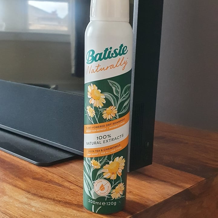 review photo of Batiste Dry Shampoo- Green Tea and Chamomile shared by @pigsaremyfriends on 29 May 2022 - review
