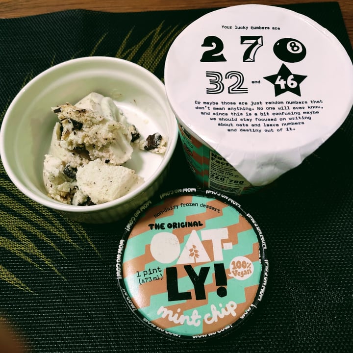 photo of Oatly Mint Chip Non-dairy Frozen Dessert shared by @stevenneoh on  09 Dec 2021 - review