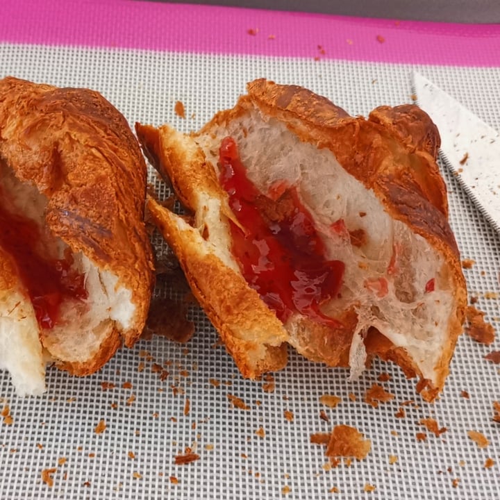 photo of Pret A Manger Frozen Vegan Croissants shared by @annamango on  25 May 2021 - review