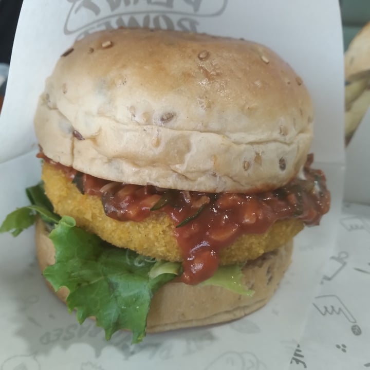 photo of The Plant Based Factory / SANA Burger Napolitana shared by @veganaenlima on  28 Jul 2022 - review