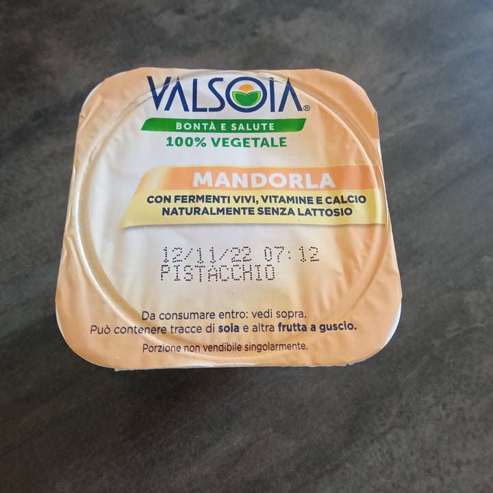 photo of Valsoia Pistacchio Mandorla shared by @labohemienne on  11 Oct 2022 - review