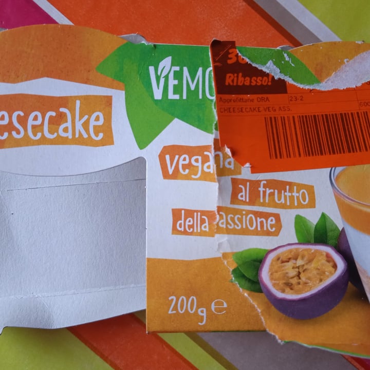 photo of Vemondo  Cheesecake Vegana al Frutto Della Passione shared by @recchiabella on  30 Jun 2022 - review
