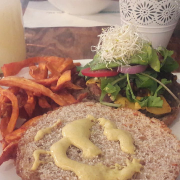 photo of Forever Vegano Hamburgesa Forever shared by @anagabyveg on  08 Oct 2020 - review