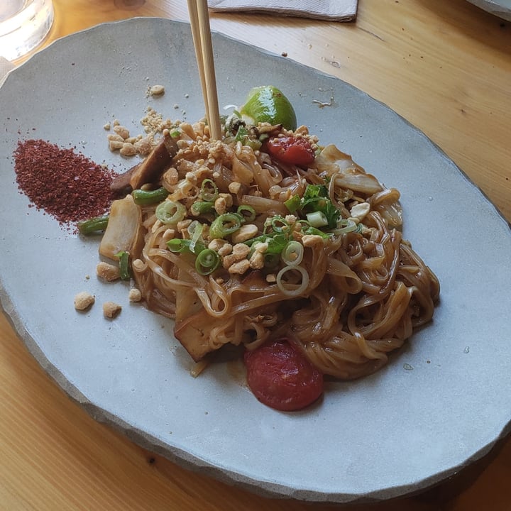 photo of SOI - Asian Street Food Pad Thai with vegetables (no eggs) shared by @pedrocapellao on  13 Aug 2022 - review