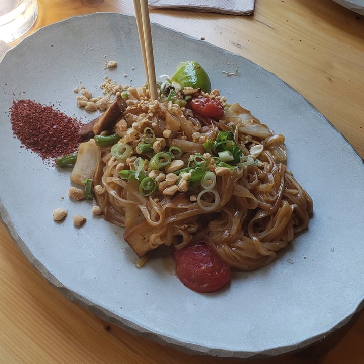 review photo of SOI - Asian Street Food Pad Thai with vegetables (no eggs) shared by @pedrocapellao on 13 Aug 2022 - review
