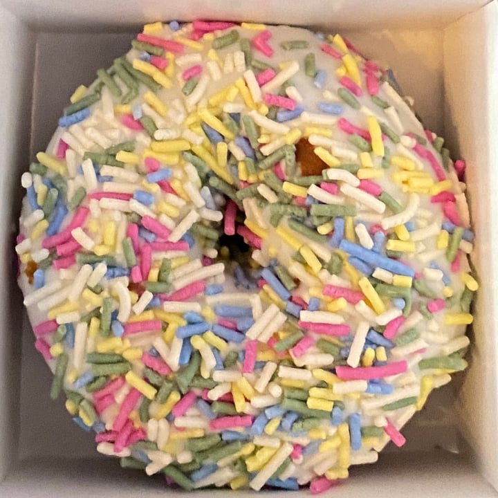 photo of Beacon Doughnuts Birthday Cake shared by @tonirene on  11 May 2021 - review