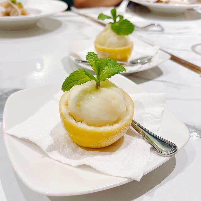 菜肴“Yuzu Sobert - Seasonal Item”的照片