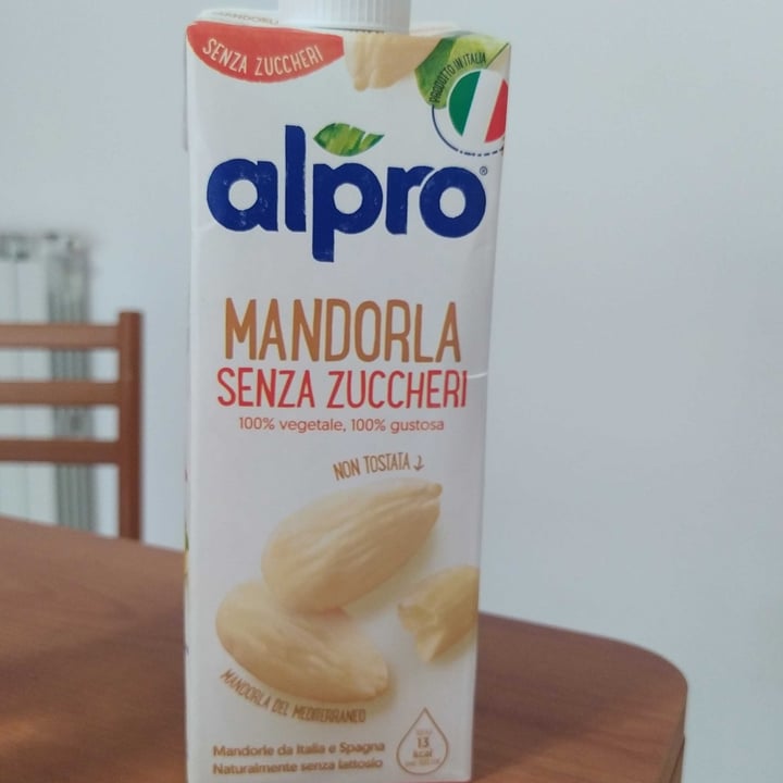 photo of Alpro latte di mandorla senza zuccheri shared by @laetitiainveg on  26 Sep 2022 - review