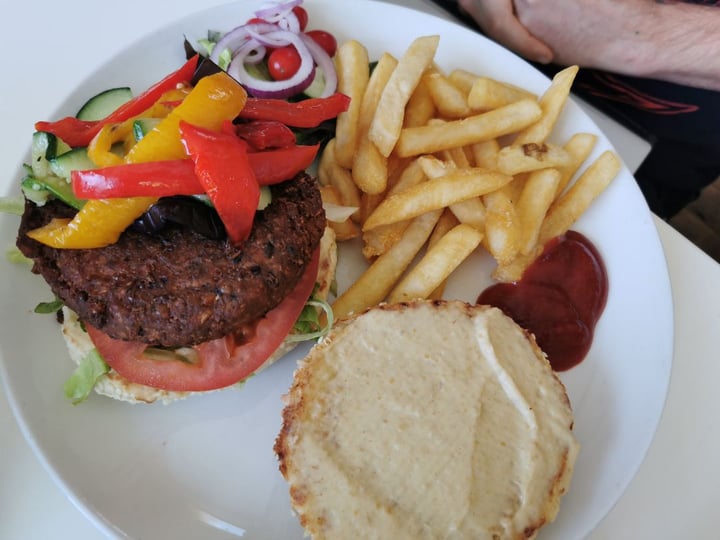 review photo of Peregrine Farm Stall Vegan Lentil Burger shared by @cris on 17 Jan 2020 - review