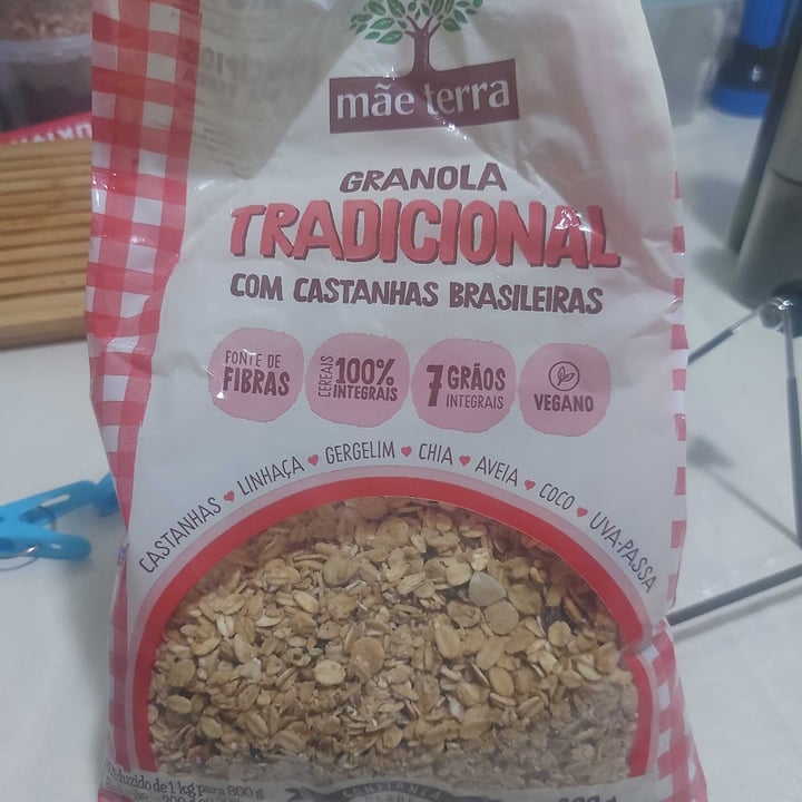 photo of Mãe Terra Granola tradicional com castanhas brasileiras shared by @tseiiti on  13 May 2022 - review