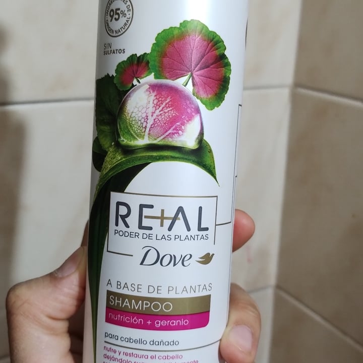 photo of Dove Shampoo Poder das Plantas - Nutrição + Gerânio shared by @moarlust on  06 Dec 2022 - review