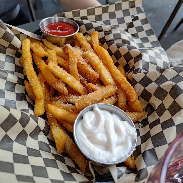 photo of Monster Vegan Truffle Parmesan Fries shared by @helebias on  18 Sep 2022 - review