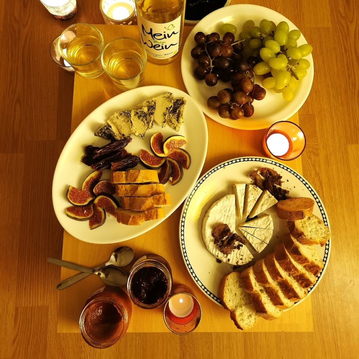 review photo of Cashewbert Das Original Cashewbert shared by @bumblebeehummingbird on 29 Apr 2021 - review