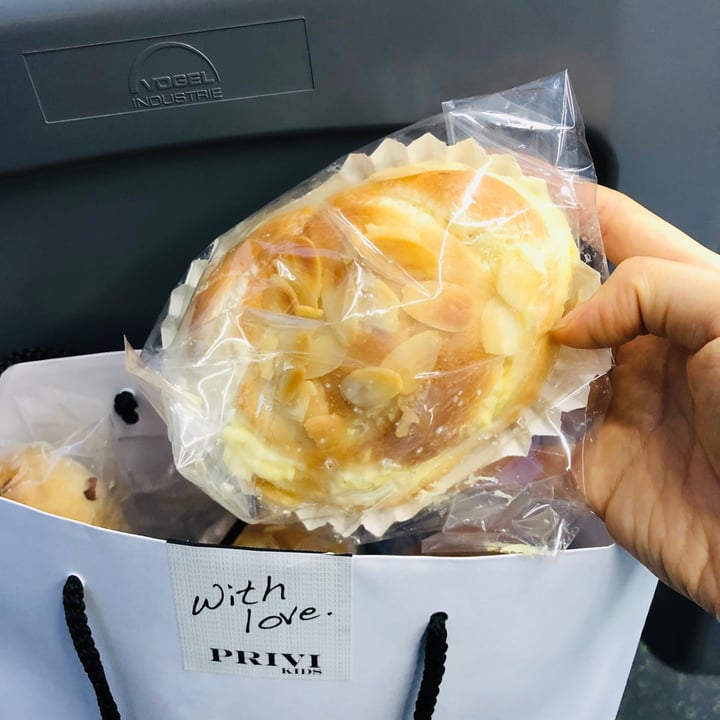 photo of Almond Bakery (Vegetarian) Lemon Cream Bun shared by @consciouscookieee on  03 Jan 2021 - review