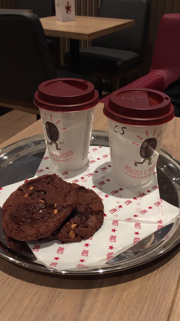 photo of Pret A Manger Dark Chocolate & Almond Butter Cookie shared by @farrahwebster on  09 Apr 2019 - review