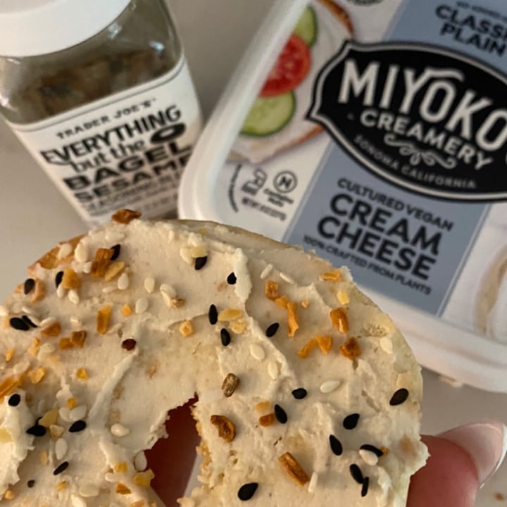 review photo of Miyoko's Creamery Organic Cultured Vegan Cream Cheese Classic Plain shared by @khilohn on 19 Feb 2021 - review