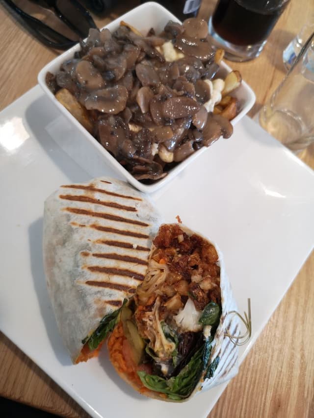 菜肴“Poutine”的照片