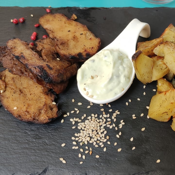 photo of Cavoli Nostri Arrosto di seitan all'aceto balsamico shared by @shanti89 on  31 May 2022 - review