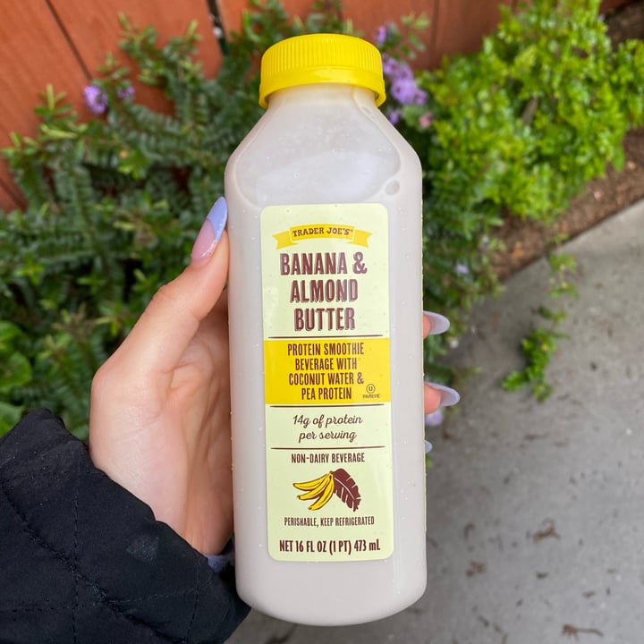 photo of Trader Joe's Banana and Almond Butter Drink shared by @yarilovezzucchini on  15 Apr 2022 - review