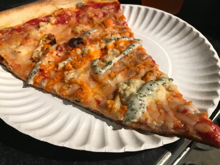 review photo of Screamer's Pizzeria Buffalo Cauliflower Slice shared by @veganpizzalover on 31 May 2018 - review
