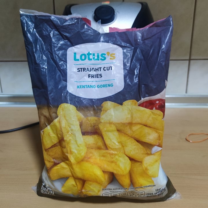 photo of Lotus's Straight Cut Fries shared by @rafaelasomer on  21 Jun 2022 - review
