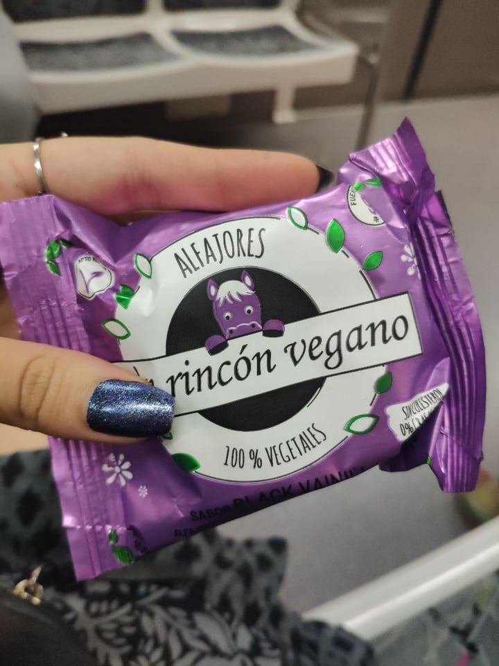 photo of Un Rincón Vegano Alfajor Black Vainilla shared by @agosq1 on  28 Feb 2020 - review