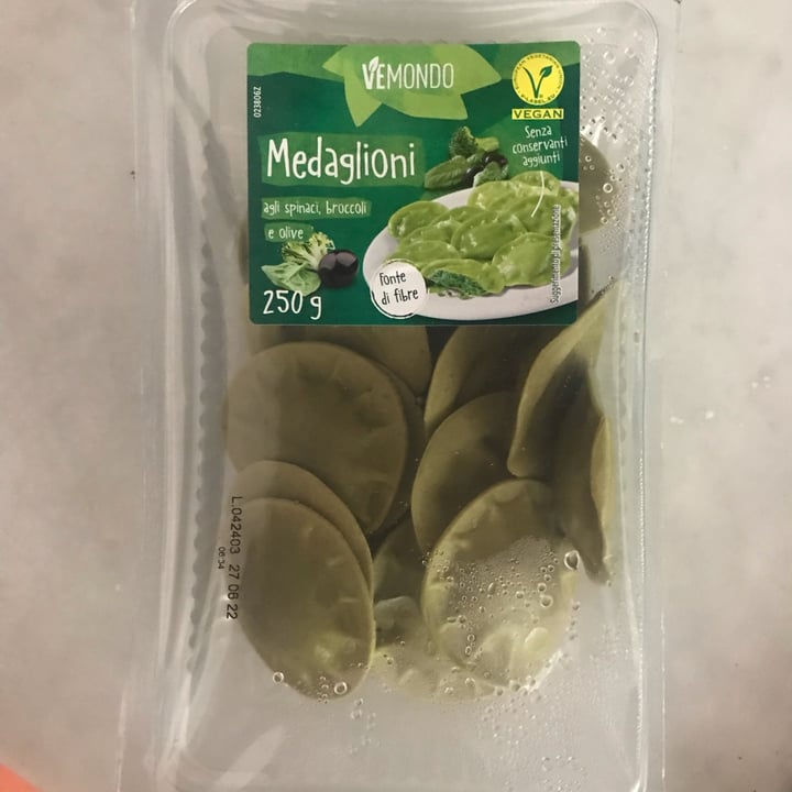 photo of Vemondo Medaglioni Agli Spinaci, Broccoli E Olive shared by @historgirl on  03 Jun 2022 - review