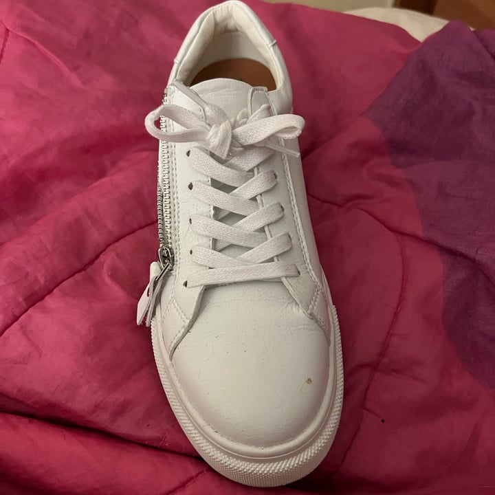 photo of Zeroe Zeroe white sneaker shared by @ronirios on  10 Nov 2022 - review