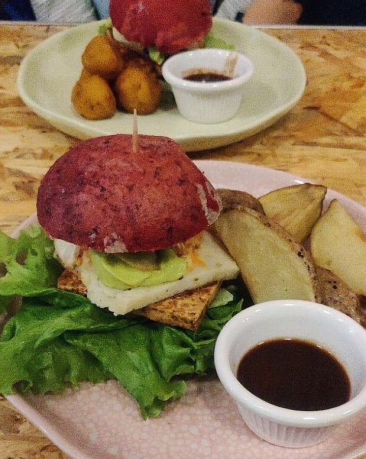 photo of El Fantasio Vegan bean burger, shared by @whynotvegan on  27 Aug 2019 - review