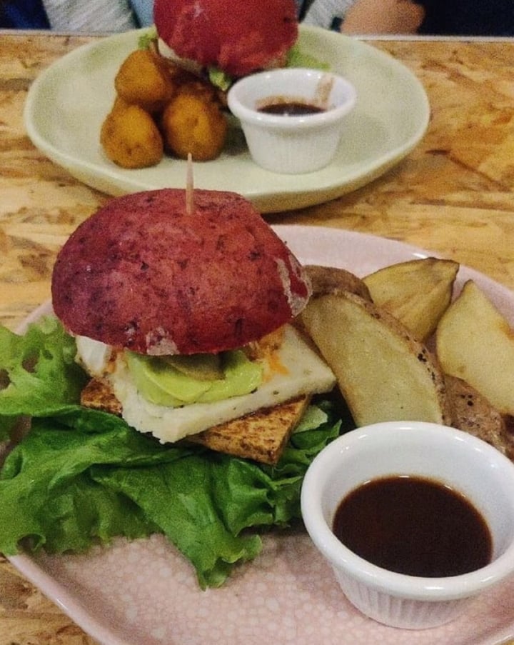 review photo of El Fantasio Vegan bean burger, shared by @whynotvegan on 27 Aug 2019 - review